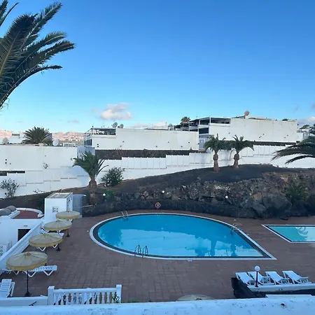 2 Bedroom On Popular Complex Apartment *